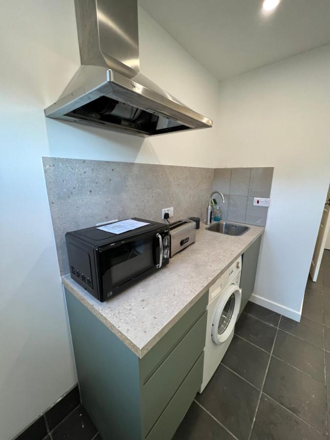 Modern Flat In Central Egham By Windsor Castle, Staines-Upon-Thames And Heathrow Airport ภายนอก รูปภาพ