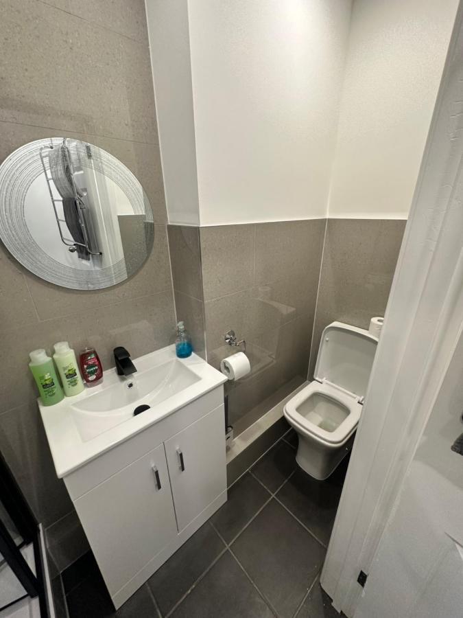 Modern Flat In Central Egham By Windsor Castle, Staines-Upon-Thames And Heathrow Airport ภายนอก รูปภาพ