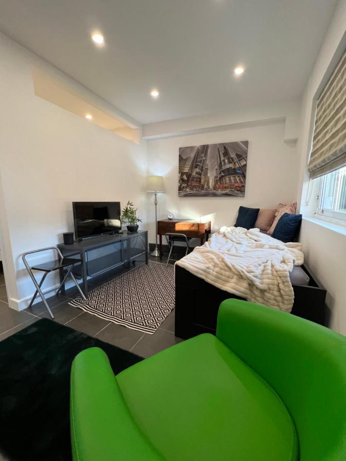 Modern Flat In Central Egham By Windsor Castle, Staines-Upon-Thames And Heathrow Airport ภายนอก รูปภาพ