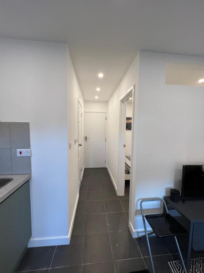 Modern Flat In Central Egham By Windsor Castle, Staines-Upon-Thames And Heathrow Airport ภายนอก รูปภาพ